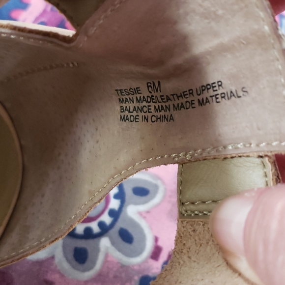 Tan strap sandals sz 6 block heel - Picture 3 of 4